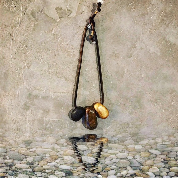 Matana Organic formed pebble necklace black & Gold - Picture 3 of 8